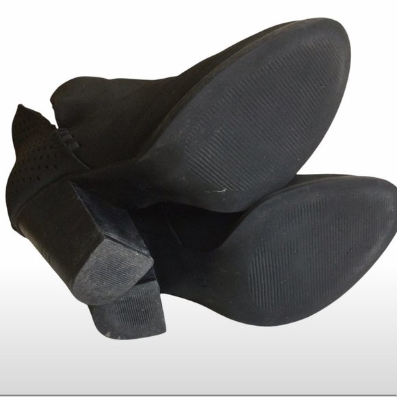 π$5 or free with bundleπ Steve Madden Black Heeled Booties Size 36 - Picture 5 of 10